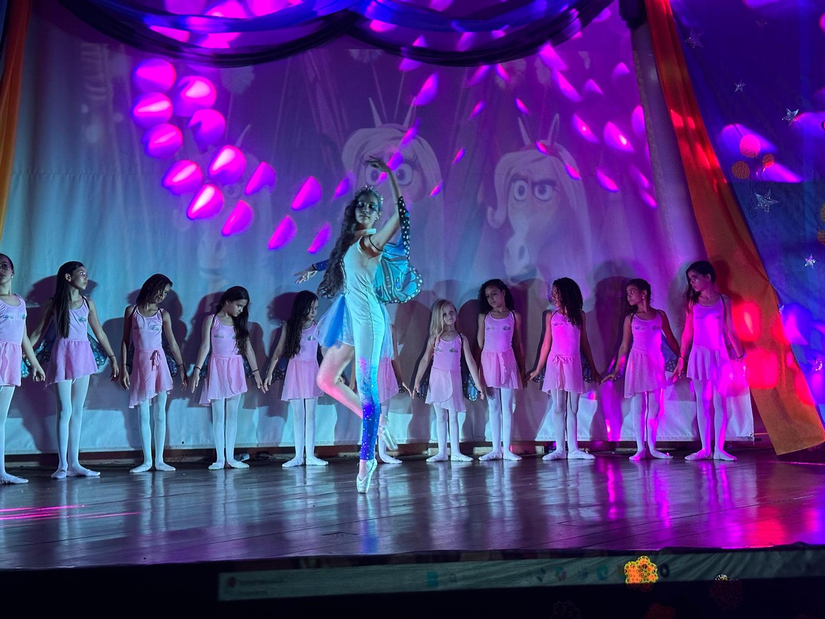 Com Casa da Cultura lotada, alunos do Projeto Superação se apresentam em mais uma noite de Mostra Cultural